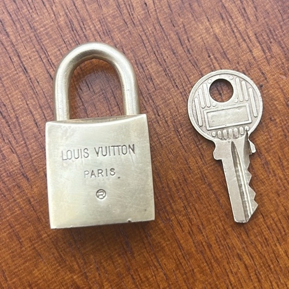 Louis Vuitton lock and key #223 - Picture 3 of 6
